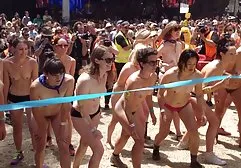 Büyük handjob onlara 3 orgy gerçek pornolar