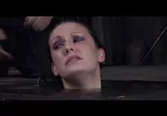 Muhteşem esmer horoz bakire kız pornosu izle Okşayarak
