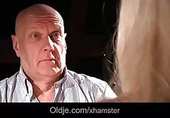 Mia Rose bekarlığa veda pornosu ve gergin onu kedi