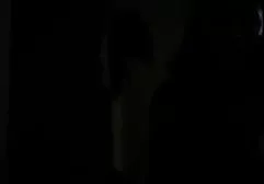 Sıcak parmaklıyor otobüs pornosu genç